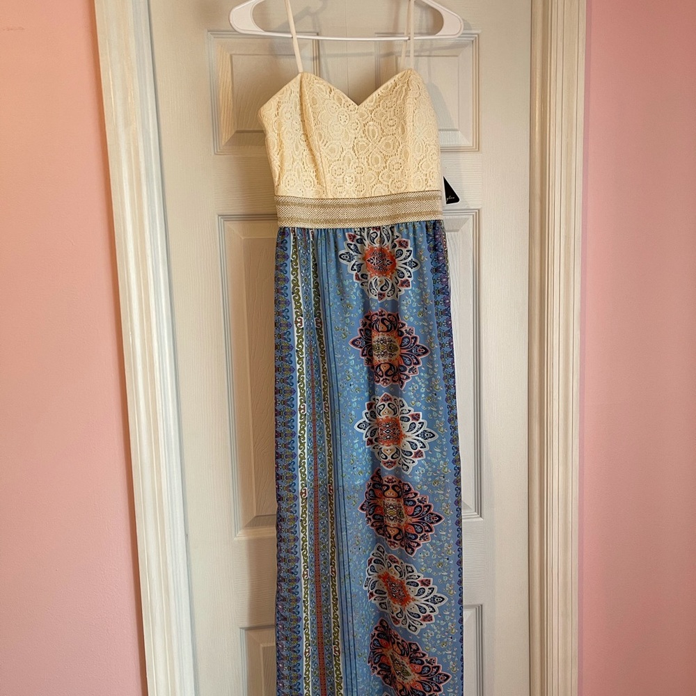Cute NWT Maxi Dress (Juniors)